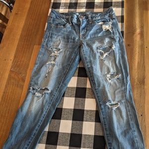 Distressed light wash American Eagle jeans!
